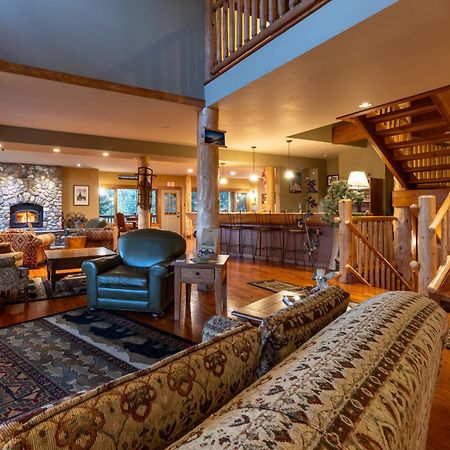 Vagabond Lodge At Kicking Horse Голдън Екстериор снимка