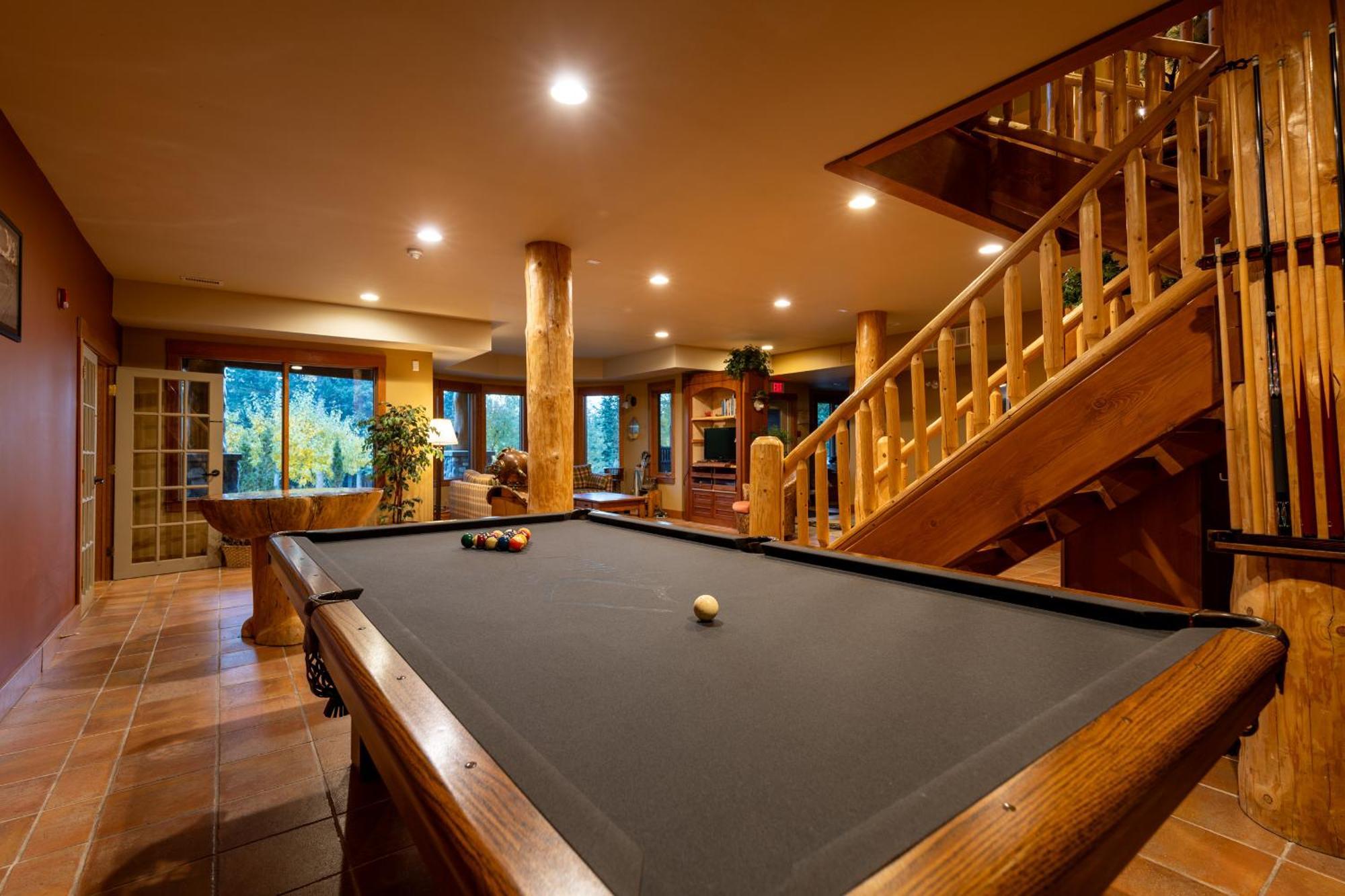 Vagabond Lodge At Kicking Horse Голдън Екстериор снимка