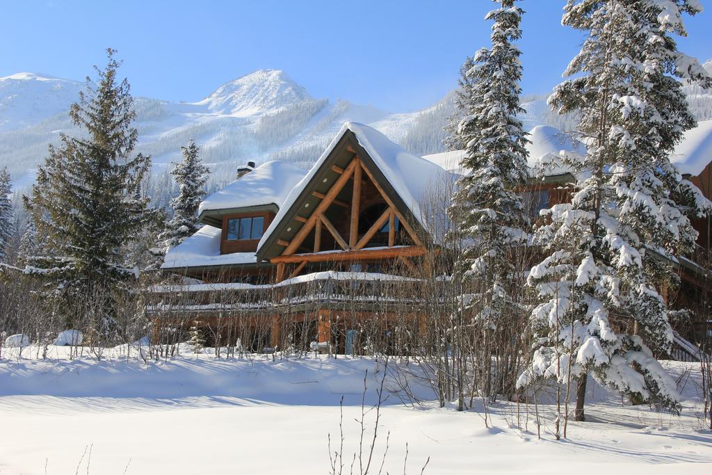 Vagabond Lodge At Kicking Horse Голдън Екстериор снимка
