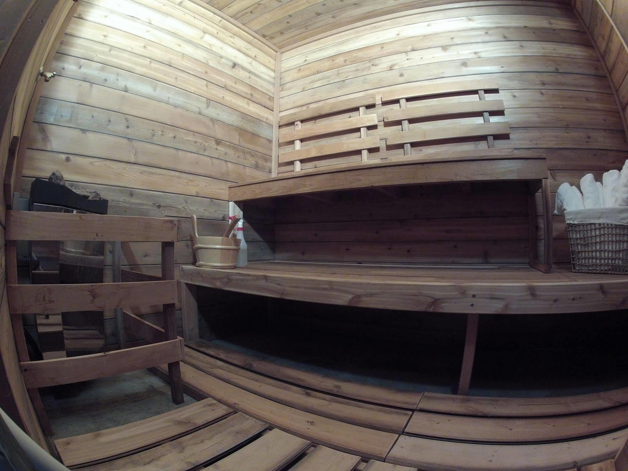 Vagabond Lodge At Kicking Horse Голдън Екстериор снимка